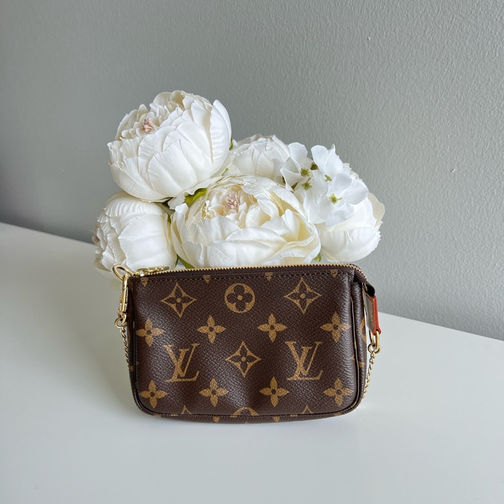 NIB Louis Vuitton Monogram Mini Pochette 🤎